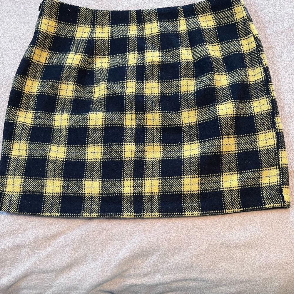 Girls Size Large (10-12) Yellow and Black Satin Lined Wool Skirt